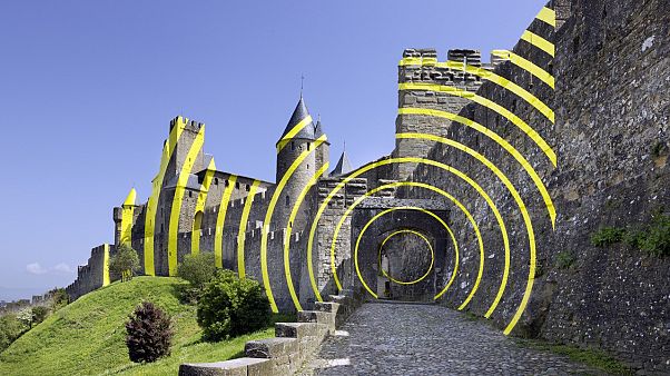 Da wirds einem schwindlig: In Carcassonne sorgt ein Kunstprojekt für Wirbel Da wirds einem schwindlig: In Carcassonne sorgt ein Kunstprojekt für Wirbel