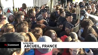 Франция: акции против закона об образовании