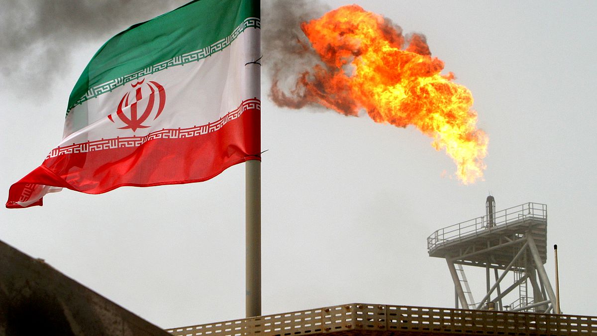 Los precios del crudo siguen su ascenso tras la ruptura de EE.UU. con Irán