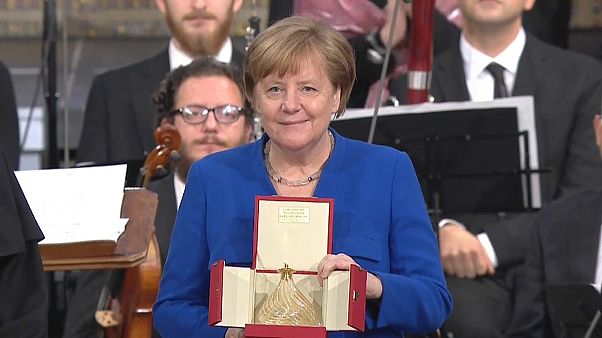 Kanzlerin Merkel mit Friedenslicht ausgezeichnet Kanzlerin Merkel mit Friedenslicht ausgezeichnet
