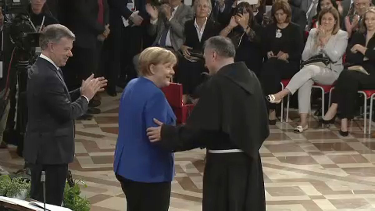 Merkel díjat kapott