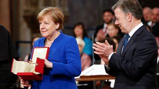 Меркель вручили "Лампаду мира"
