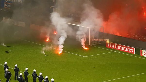 Bundesliga: storica retrocessione dell'Ambrugo. E guerriglia allo stadio Bundesliga: storica retrocessione dell'Ambrugo. E guerriglia allo stadio