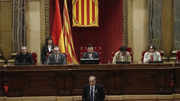 Quim Torra am Redepult des katalanischen Parlaments Quim Torra am Redepult des katalanischen Parlaments
