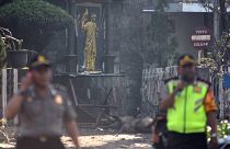 مقتل 13 شخصا في تفجيرات انتحارية بثلاث كنائس في إندونيسيا تبناها داعش