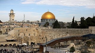 مئات المستوطنين اليهود يقتحمون باحات المسجد الأقصى في القدس