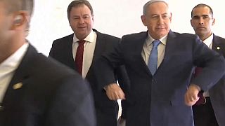 Netanyahu fa il pollo per celebrare la vittoria all'Eurovision