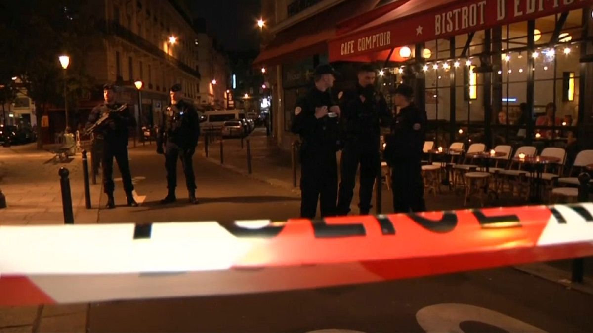 Parigi, i testimoni: "abbiamo sentito gridare, un attimo dopo c'era panico ovunque"