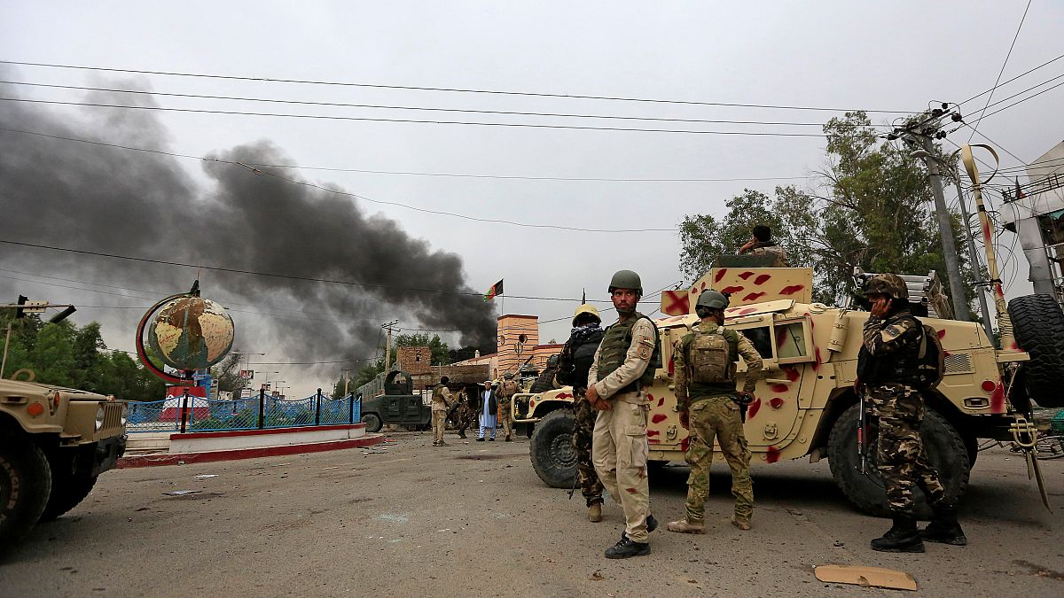 El grupo Estado Islámico se atribuye la autoría del atentado contra un edificio gubernamental en el este de Afganistán