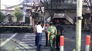 Miembros de una misma familia cometen varios atentados suicidas en Indonesia