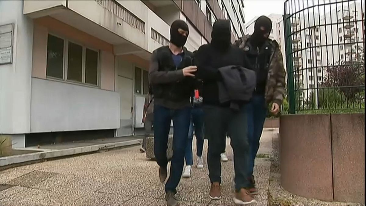Теракт в Париже: новые аресты