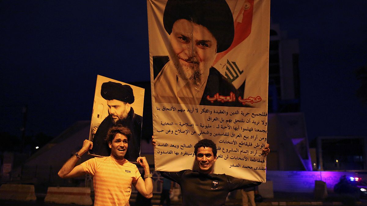 Partidarios del clérigo Muqtada al Sadr celebran los resultados en Bagdad