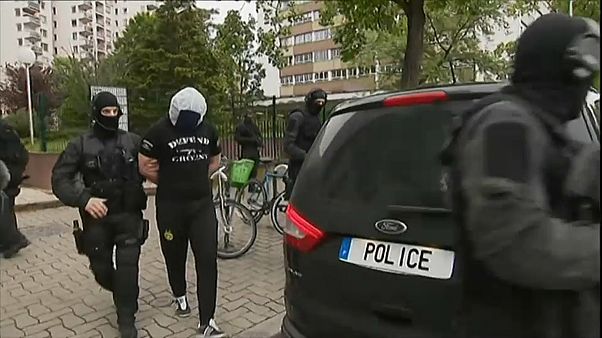 Il momento di uno degli arresti a Strasburgo Il momento di uno degli arresti a Strasburgo