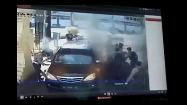 Indonesia, dopo quelli di domenica ancora un attacco con una famiglia suicida Indonesia, dopo quelli di domenica ancora un attacco con una famiglia suicida