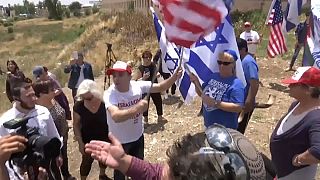 Activistas a favor y en contra de la apertura de la embajada de EEUU en Jerusalén