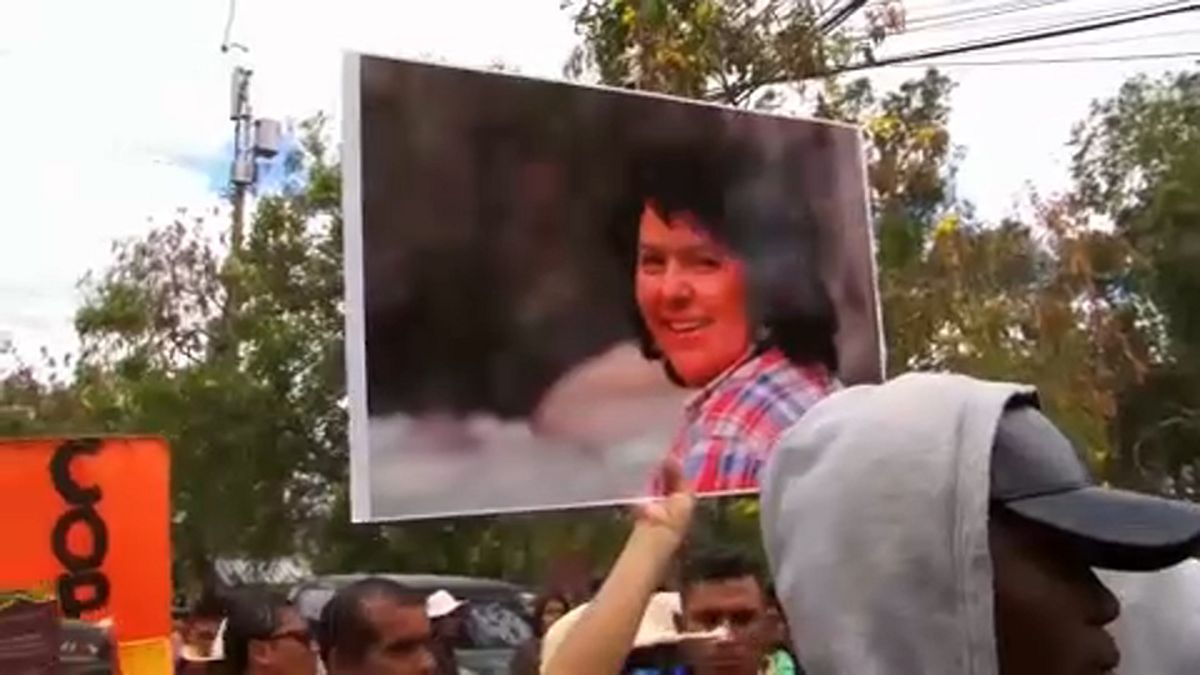 La hija de la activista hondureña asesinada Berta Cáceres se querella en Europa