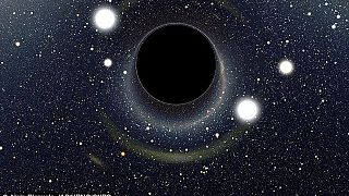 H πιο αχόρταγη μαύρη τρύπα στο σύμπαν!