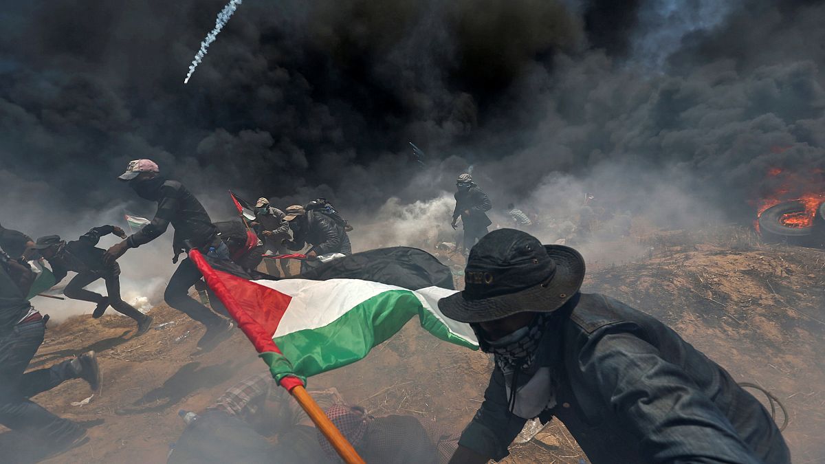 Palestinianos revoltam-se e pedem intervenção internacional