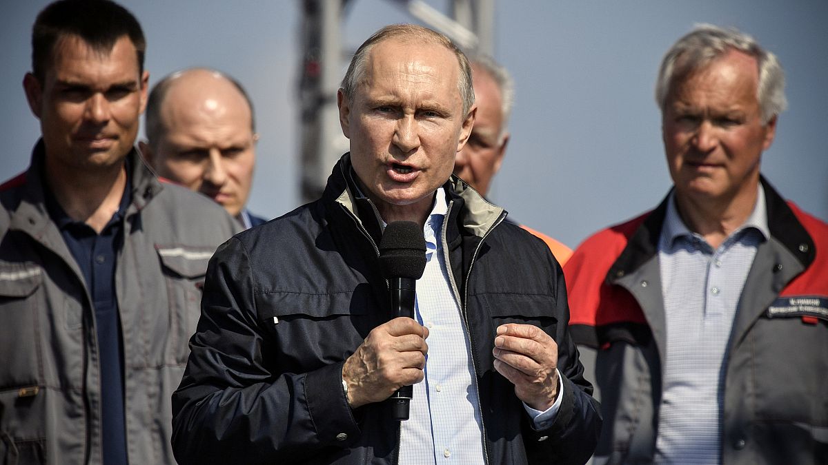 Russland eröffnet umstrittene Brücke zur Krim