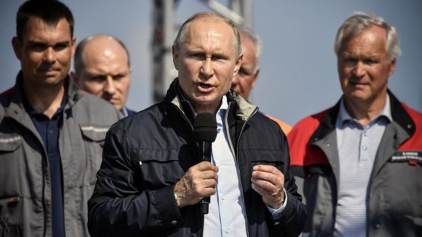 Russland eröffnet umstrittene Brücke zur Krim Russland eröffnet umstrittene Brücke zur Krim