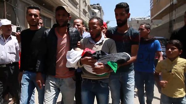 Palestinianos enterram vítimas dos confrontos Palestinianos enterram vítimas dos confrontos