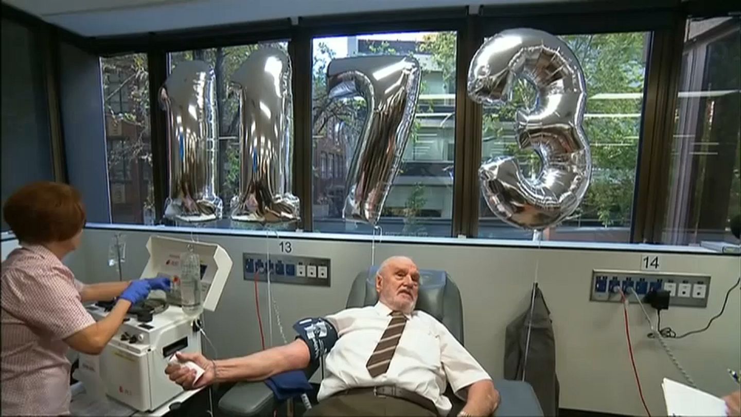 O 'homem do braço de ouro', que se aposentou após salvar 2,4 milhões de  bebês com doações de sangue - BBC News Brasil