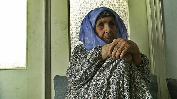 مادربزرگ ۱۱۱ ساله اهل کوبانی؛ پیرترین پناهجو در یونان مادربزرگ ۱۱۱ ساله اهل کوبانی؛ پیرترین پناهجو در یونان