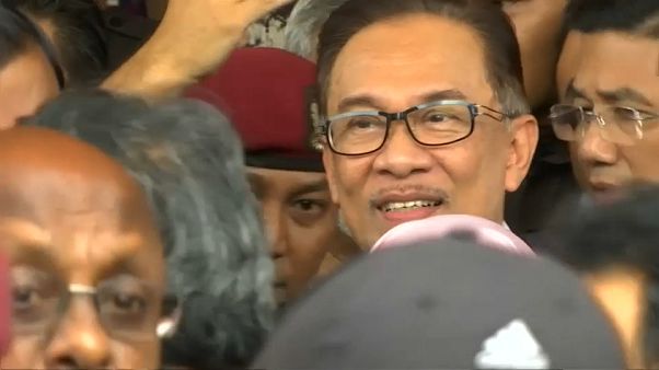Liberado el líder opositor malasio Anwar Ibrahim Liberado el líder opositor malasio Anwar Ibrahim
