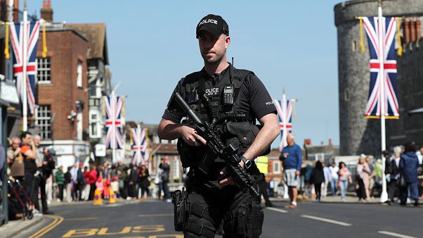 Schwer bewaffneter Polizist in Windsor Schwer bewaffneter Polizist in Windsor