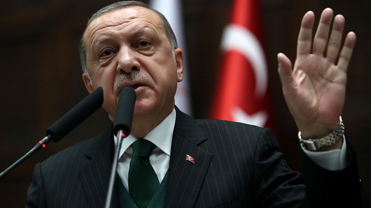 الرئيس التركي رجب طيب إردوغان يتحدث في البرلمان التركي في أنقرة 