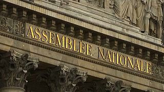 Parlamento francês debate penas para violência sexual