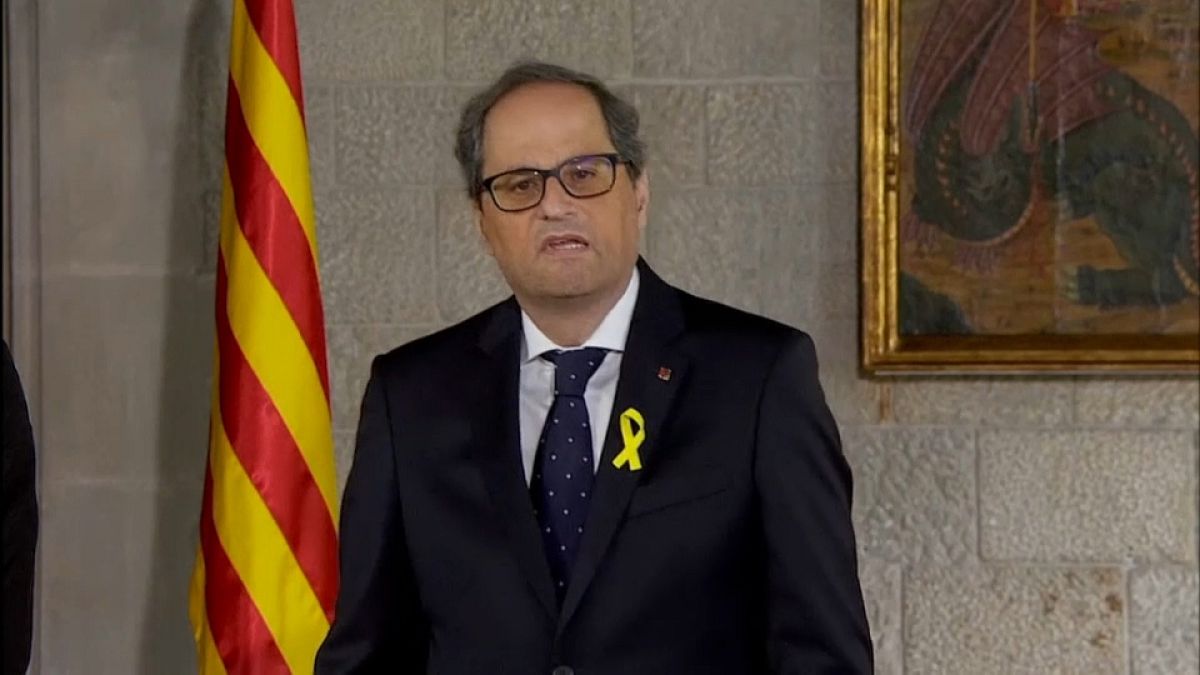 Catalogna, il presidente giura ma l'opposizione insorge