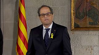 Catalogna, il presidente giura ma l'opposizione insorge