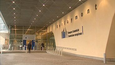 Bruxelas anuncia diretiva para contornar sanções ao Irão