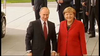Putyin vendége lesz a német kancellár