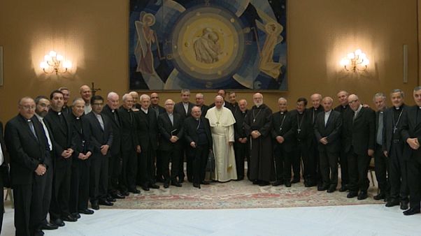 Los obispos chilenos renuncian ante el papa Francisco por los abusos sexuales Los obispos chilenos renuncian ante el papa Francisco por los abusos sexuales