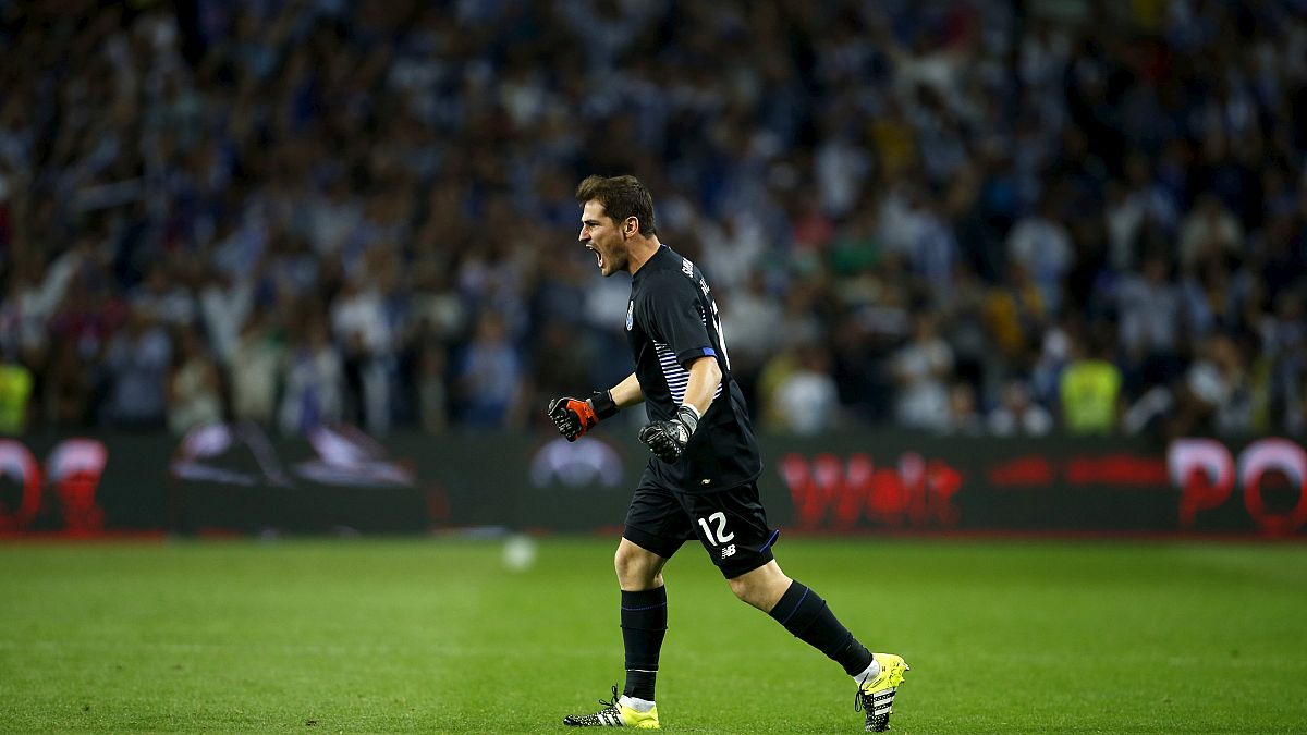Casillas renova, Buffon abandona Juventus