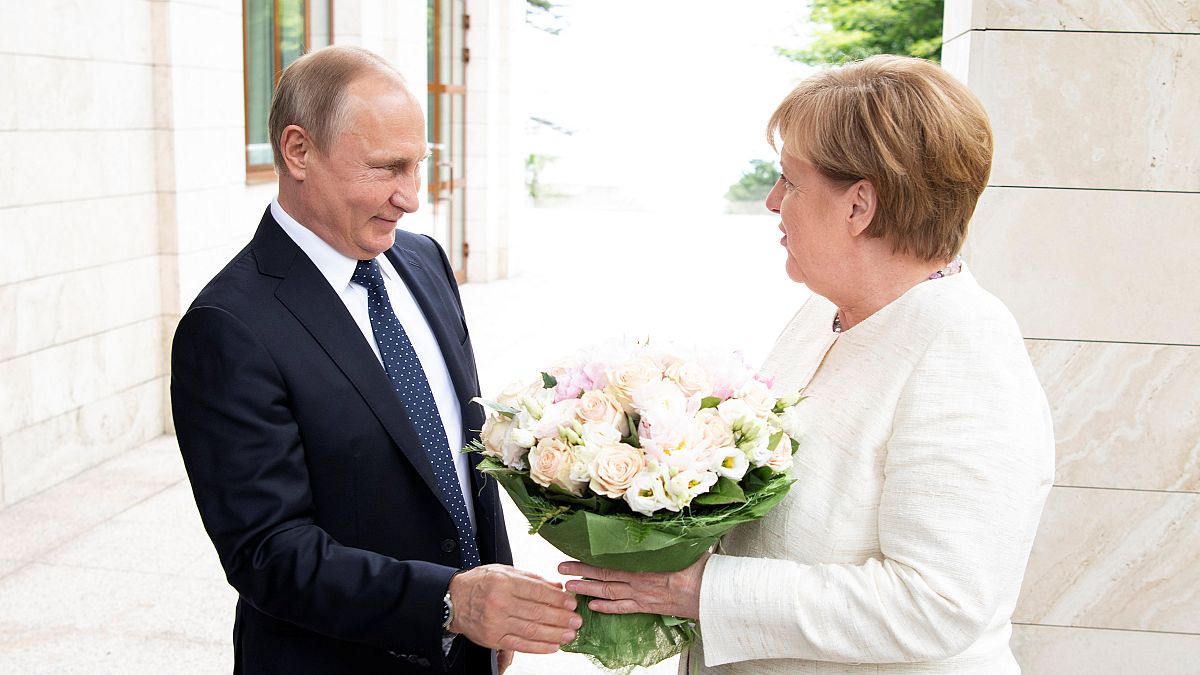 Blumen für Merkel in Sotschi