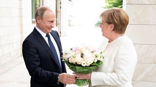 Blumen für Merkel in Sotschi