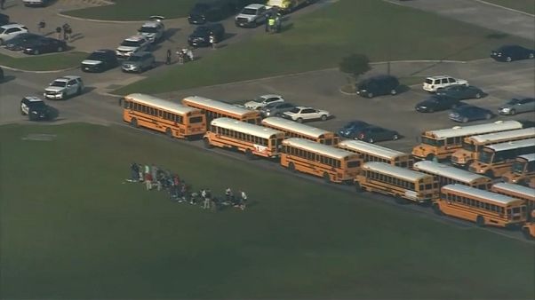 Usa: studente spara in una scuola in Texas, 10 morti Usa: studente spara in una scuola in Texas, 10 morti