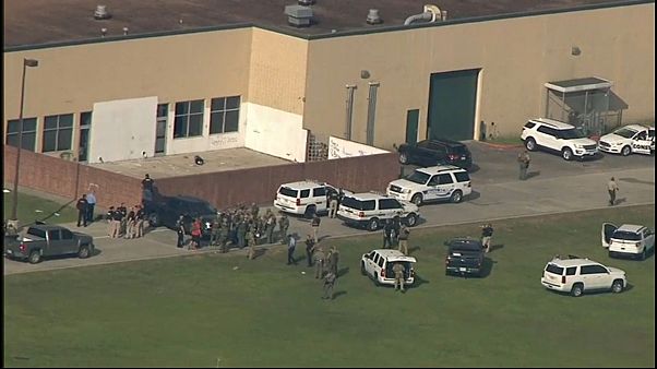 10 Tote bei Schießerei an Highschool in Texas 10 Tote bei Schießerei an Highschool in Texas