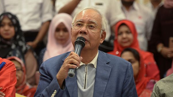 Razzia gegen Malaysias Ex-Premier: Geld und Luxusartikel gefunden Razzia gegen Malaysias Ex-Premier: Geld und Luxusartikel gefunden