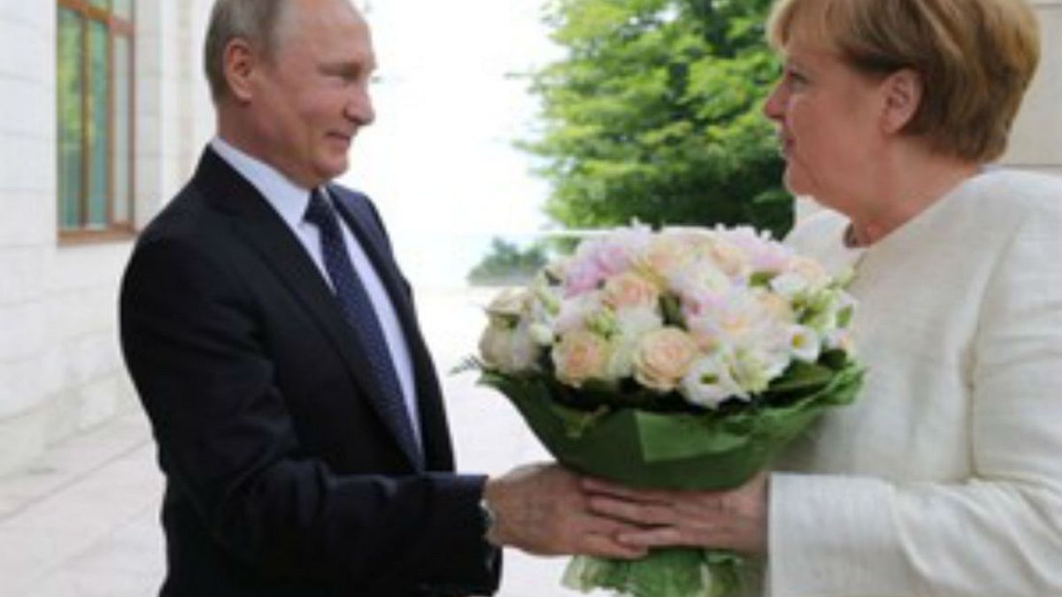 «Επίθεση φιλίας» Πούτιν στη Μέρκελ