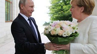 «Επίθεση φιλίας» Πούτιν στη Μέρκελ