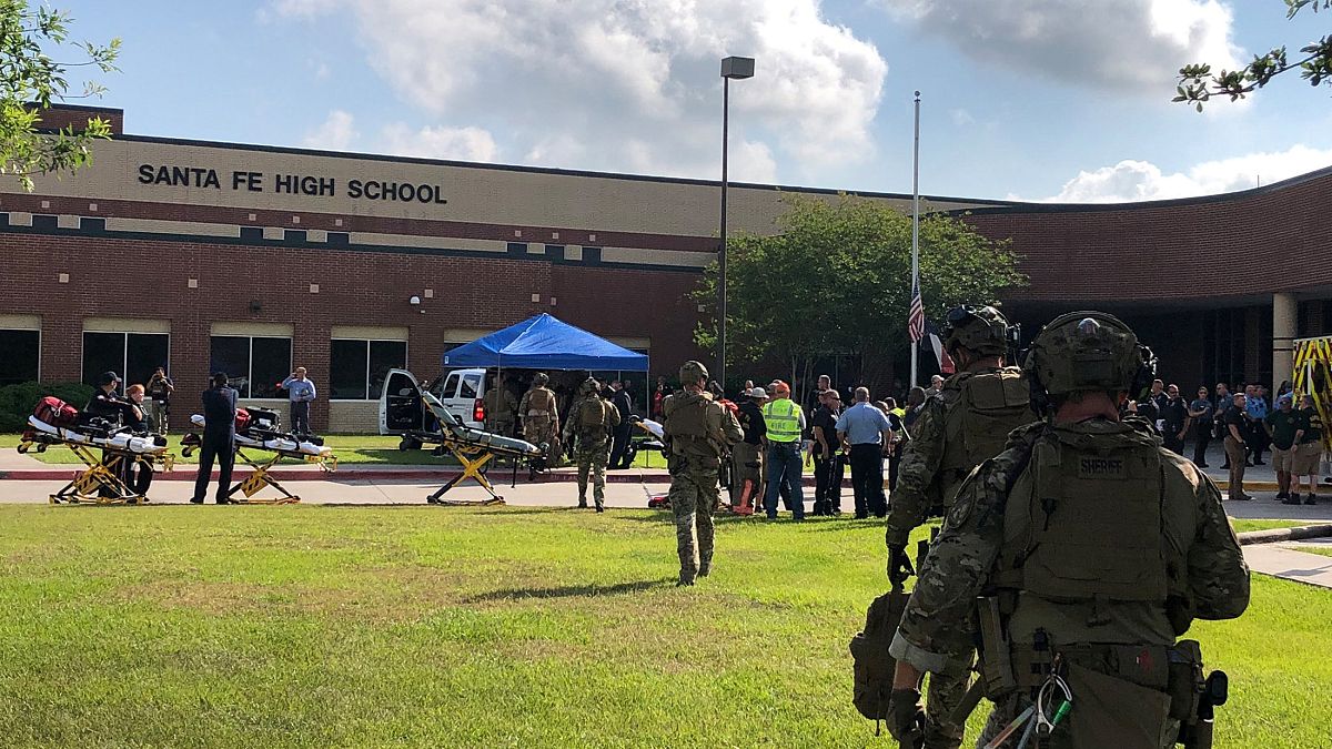 تیراندازی در دبیرستان ایالت تگزاس آمریکا؛ ۱۰ نفر کشته و ۱۰ نفر زخمی برجای گذاشت