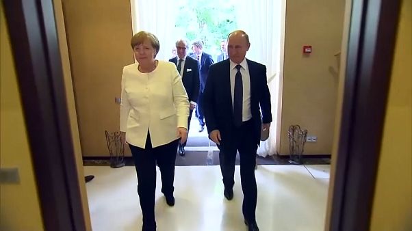 Merkel-Putin, a Sochi il vertice della distensione Merkel-Putin, a Sochi il vertice della distensione