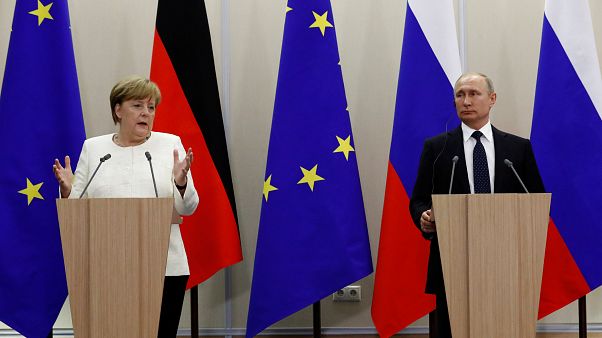 Merkel ve Putin Soçi'de görüştü Merkel ve Putin Soçi'de görüştü