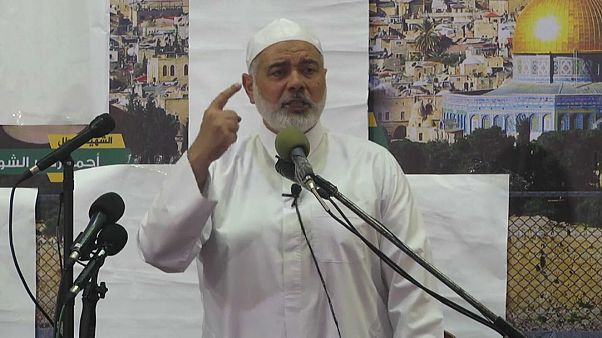 هنية يشدد على استمرار "مسيرات العودة" على حدود غزة هنية يشدد على استمرار "مسيرات العودة" على حدود غزة