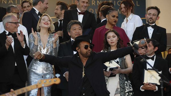 la foto finale sul red carpet accompagnata dalle note di Sting e Shaggy la foto finale sul red carpet accompagnata dalle note di Sting e Shaggy