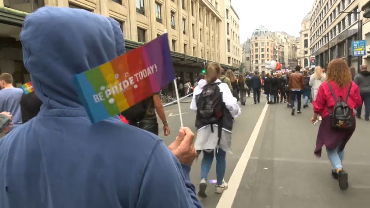 Miembros del colectivo LGTBI de Turquía celebran en Bélgica el día del Orgullo Gay 